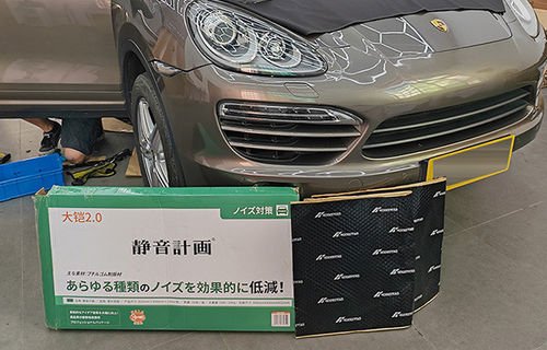 Тихий комфорт · Porsche Cayenne имеет обновленную звукоизоляцию с четырьмя дверями