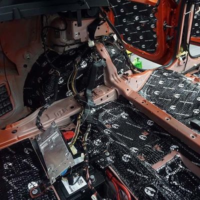 Хорошая цена Луксовые автомобильные звукоизоляционные коврики Смешанный материал онлайн